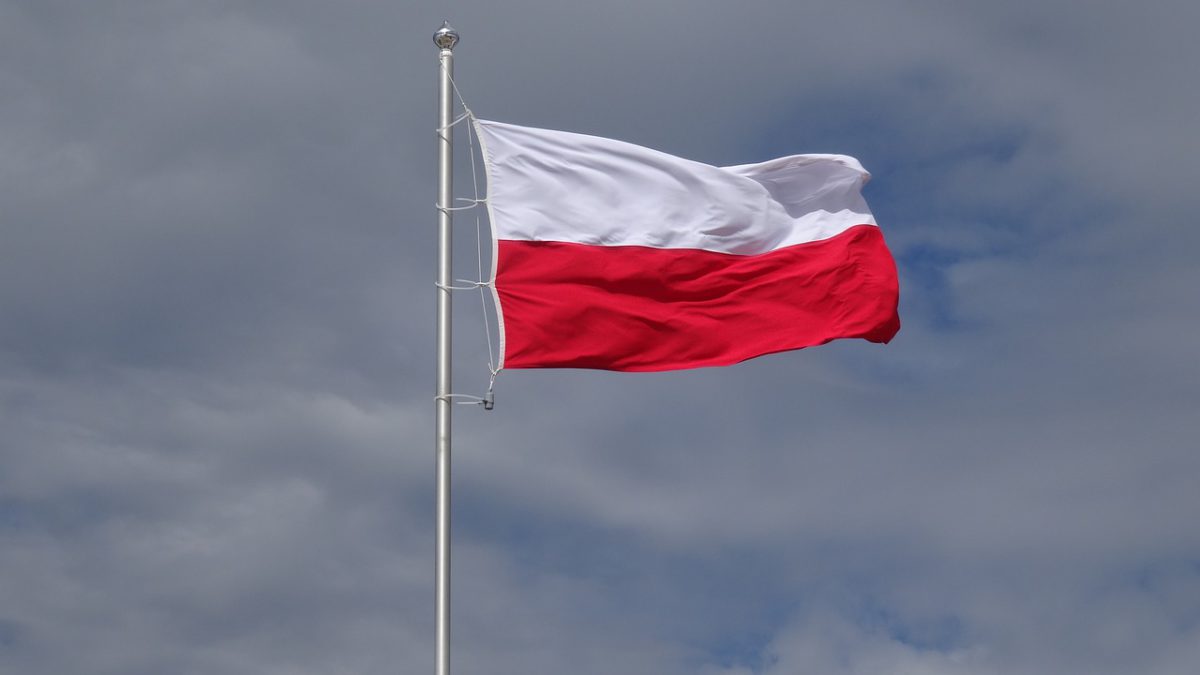 45% Polaków nie utożsamia się z żadną partią