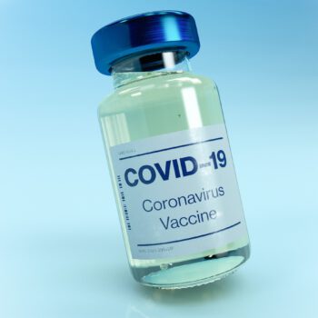 Czy przesyłanie do ministerstwa imion i nazwisk nauczycieli w związku ze szczepieniami przeciw COVID-19 stanowi naruszenie ich prywatności