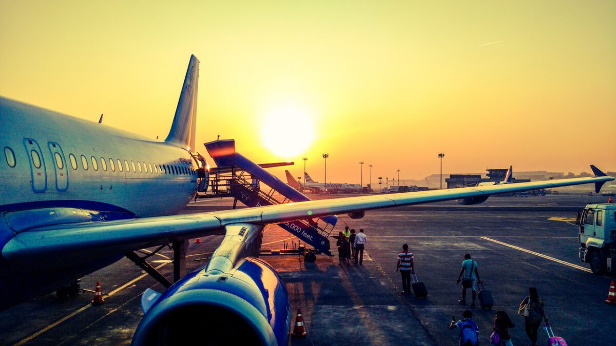 Komisja Europejska i organy ochrony konsumentów wzywają linie lotnicze do poprawy obsługi odwołanych lotów