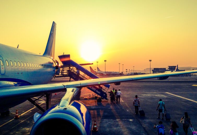 Komisja Europejska i organy ochrony konsumentów wzywają linie lotnicze do poprawy obsługi odwołanych lotów
