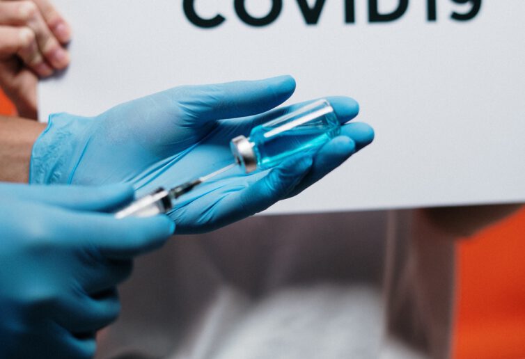 Nierówność szczepionkowa jest największą na świecie przeszkodą w zakończeniu pandemii COVID-19