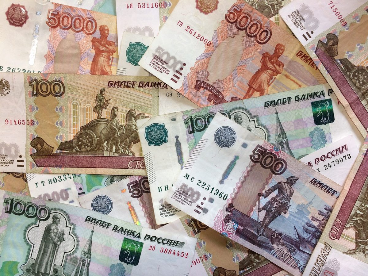 Rubel rosyjski traci z powodu kolejnych sankcji