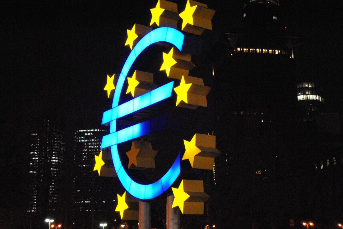 Unijni negocjatorzy uzgodnili uruchomienie europejskiego programu naprawy gospodarczej o wartości 750 mln euro.